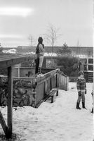 Tøndeslagning,legepladsen,1980,vinter,Gl.Toftegård